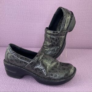 B.o.c. Born Concepts Peggy Croc Embossed Patent Slip On Clogs Gray 7.5